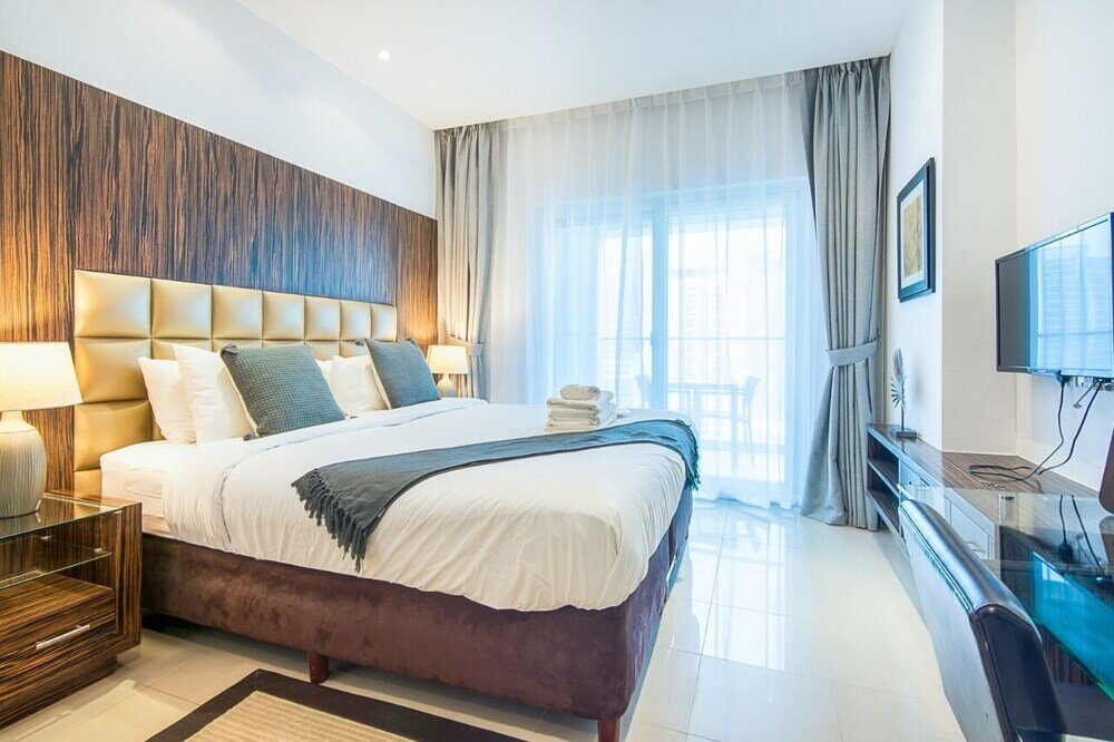 Дубай: Jlt Bonnington Tower 1 Br Apartment Lake View