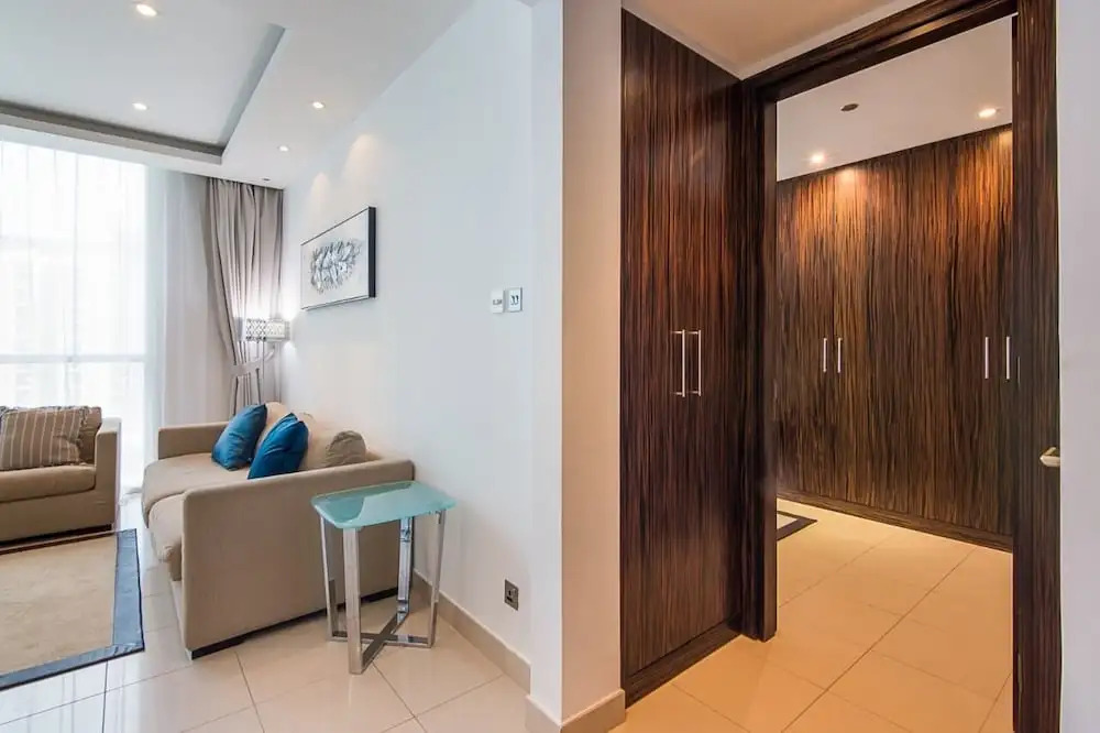 Дубай: Jlt Bonnington Tower 1 Br Apartment Lake View