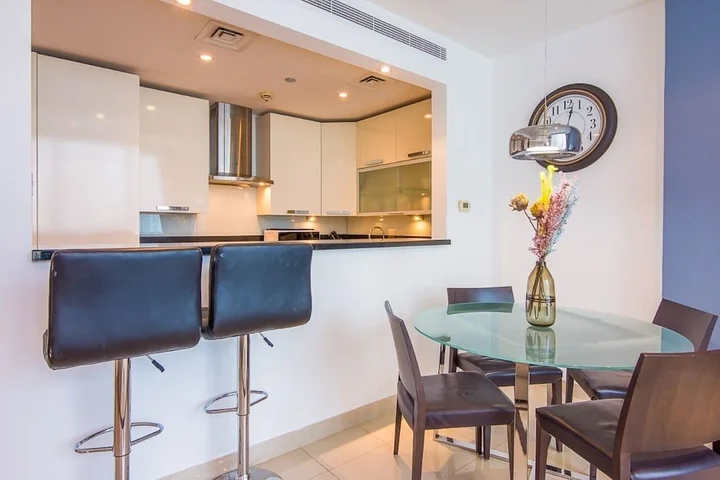 Дубай: Jlt Bonnington Tower 1 Br Apartment Lake View