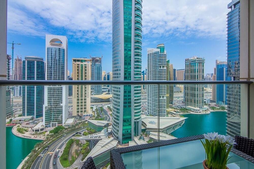 Дубай: Jlt Bonnington Tower 1 Br Apartment Lake View