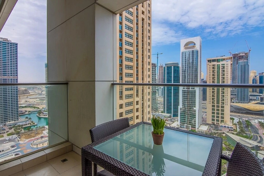 Дубай: Jlt Bonnington Tower 1 Br Apartment Lake View