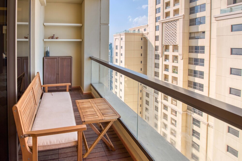Дубай: Maison Privee - Sun Sand & Dubai Luxury at JBR Beach