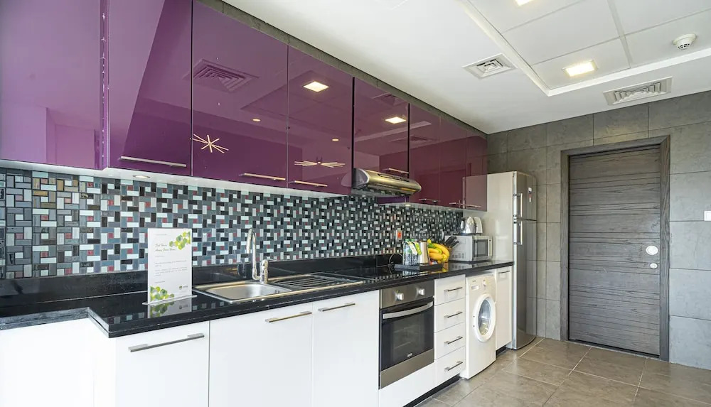 Дубай: KOHH – 1BR in Cayan Tower
