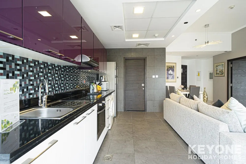 Дубай: KOHH – 1BR in Cayan Tower