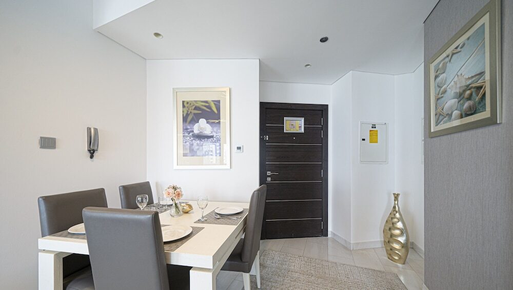 Дубай: KOHH – 1BR in Cayan Tower