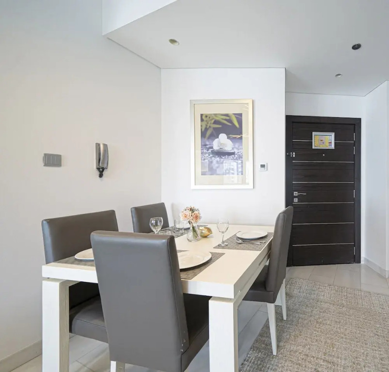 Дубай: KOHH – 1BR in Cayan Tower