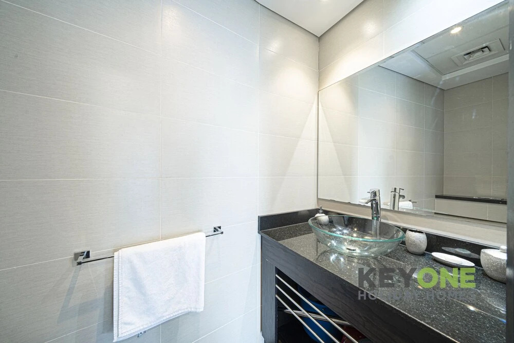 Дубай: KOHH – 1BR in Cayan Tower