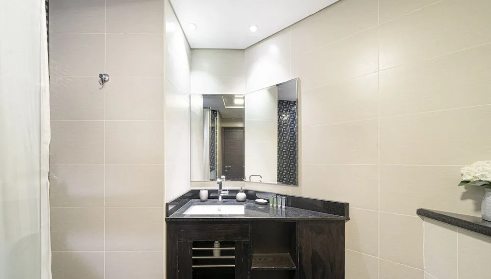 Дубай: KOHH – 1BR in Cayan Tower
