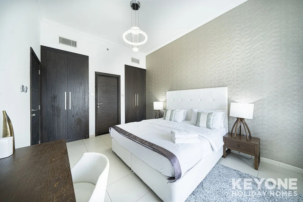 Дубай: KOHH – 1BR in Cayan Tower
