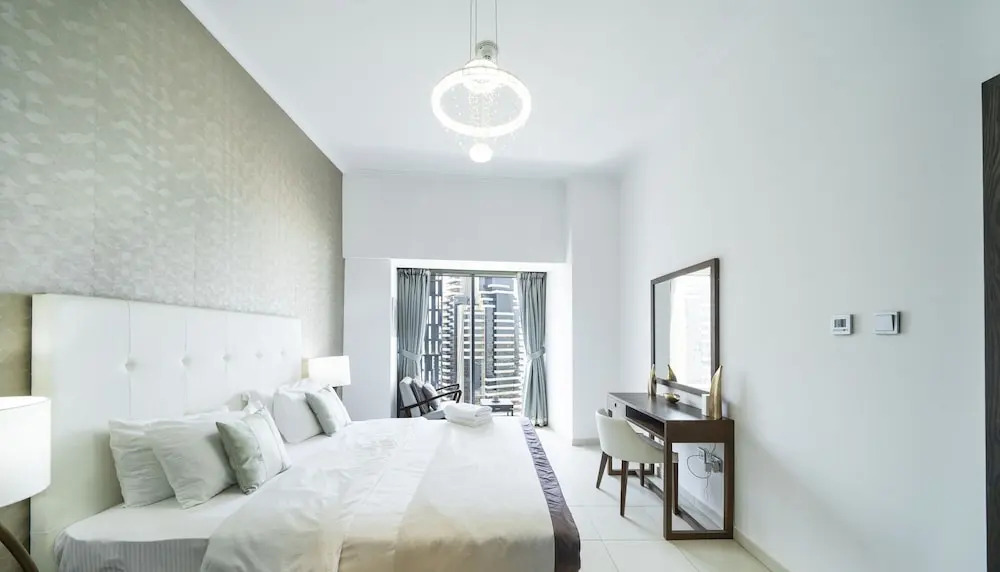 Дубай: KOHH – 1BR in Cayan Tower