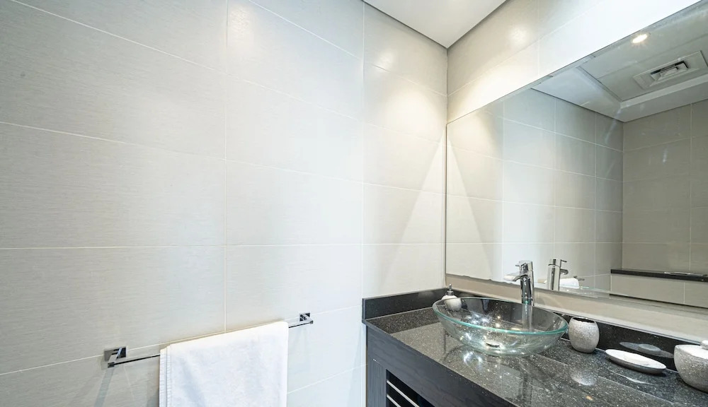 Дубай: KOHH – 1BR in Cayan Tower
