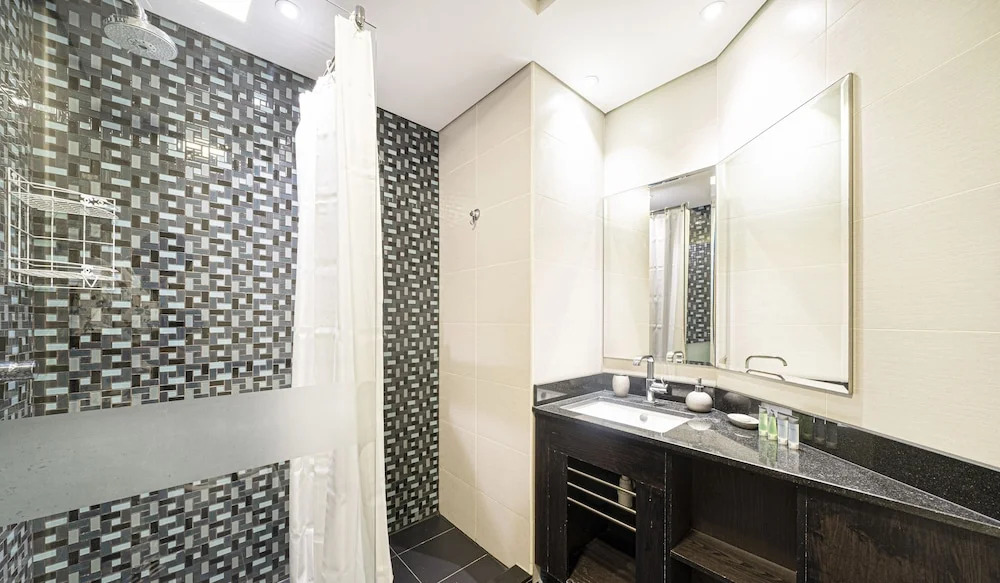 Дубай: KOHH – 1BR in Cayan Tower