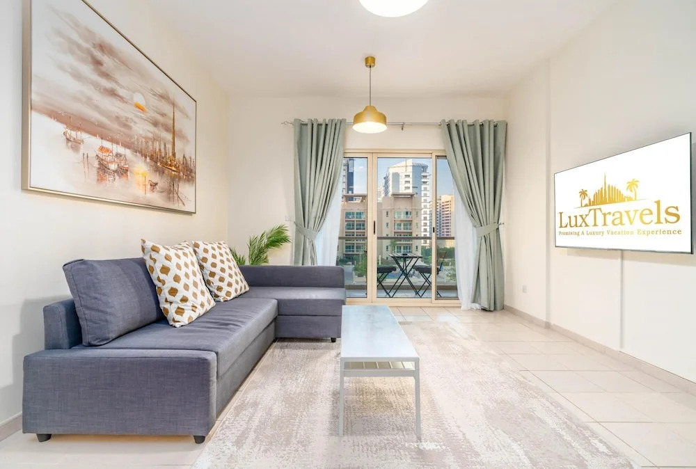 Дубай: Luxe 1BD Sleeps 4 Parking Pool Gym