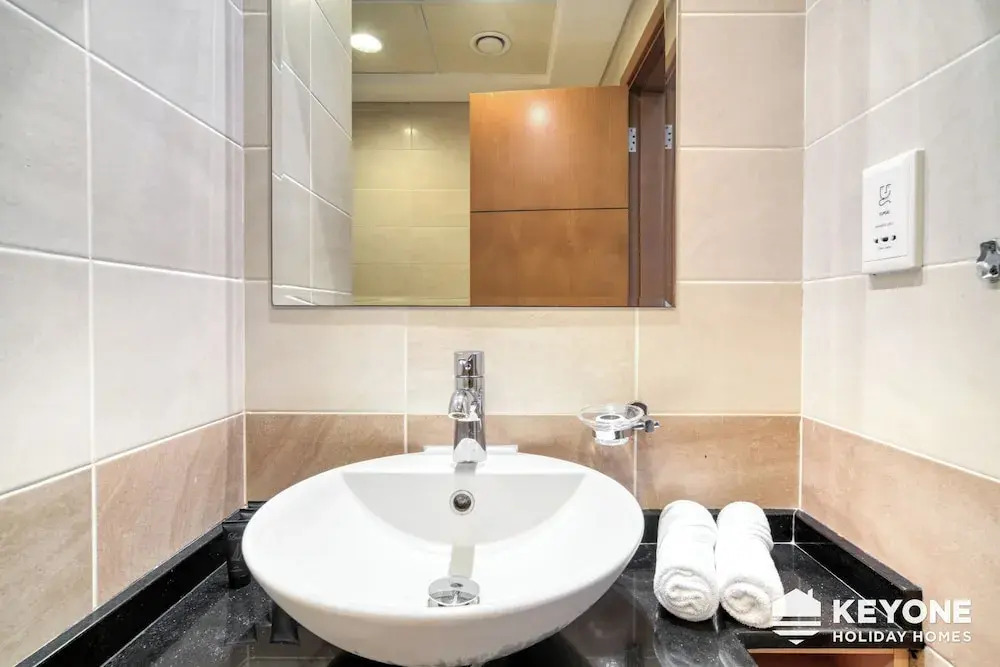 Дубай: KOHH – 2BR in Ocean Heights