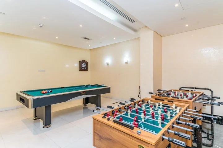 Дубай: Luxe Studio Sleeps 2 Balcony Gym Tennis