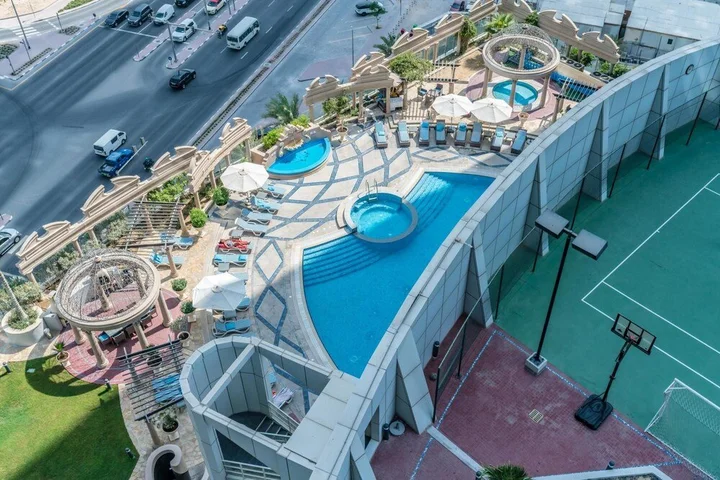 Дубай: Luxe Studio Sleeps 2 Balcony Gym Tennis