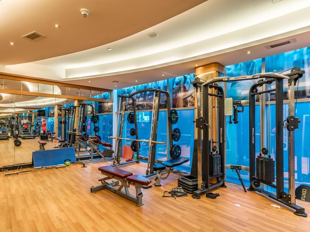 Дубай: Luxe Studio Sleeps 2 Balcony Gym Tennis