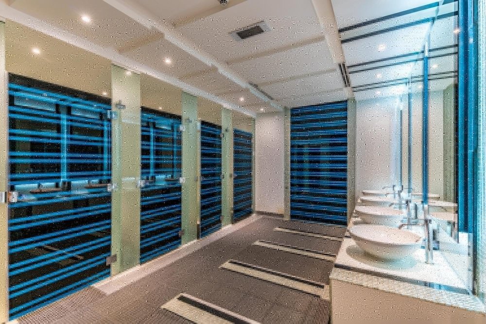 Дубай: Luxe Studio Sleeps 2 Balcony Gym Tennis