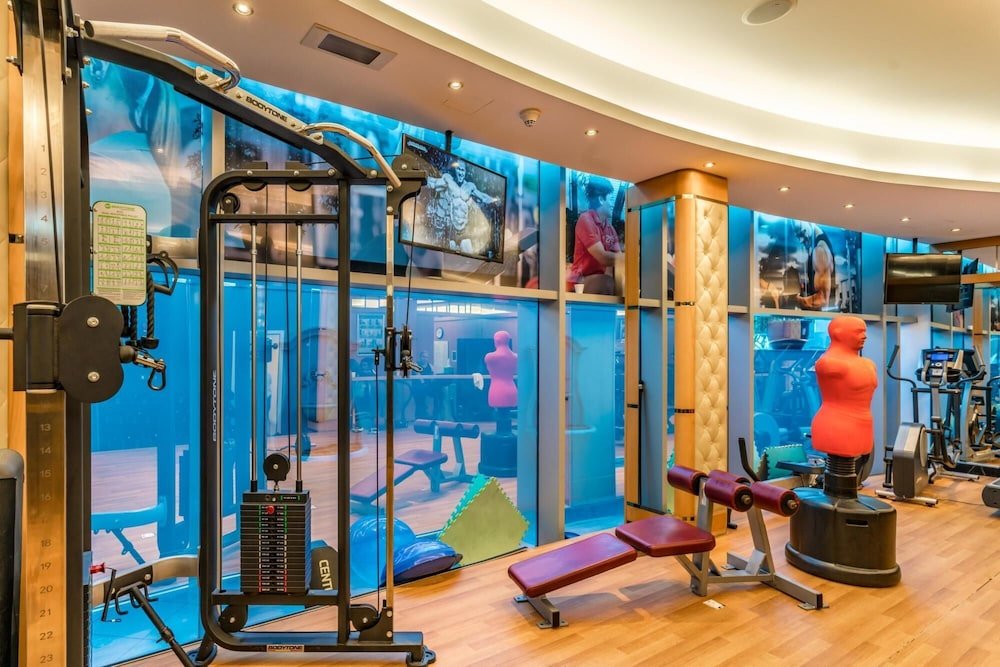 Дубай: Luxe Studio Sleeps 2 Balcony Gym Tennis