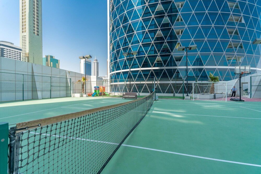 Дубай: Luxe Studio Sleeps 2 Balcony Gym Tennis
