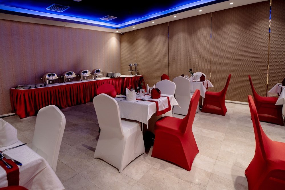 Дубай: Raha Hotel
