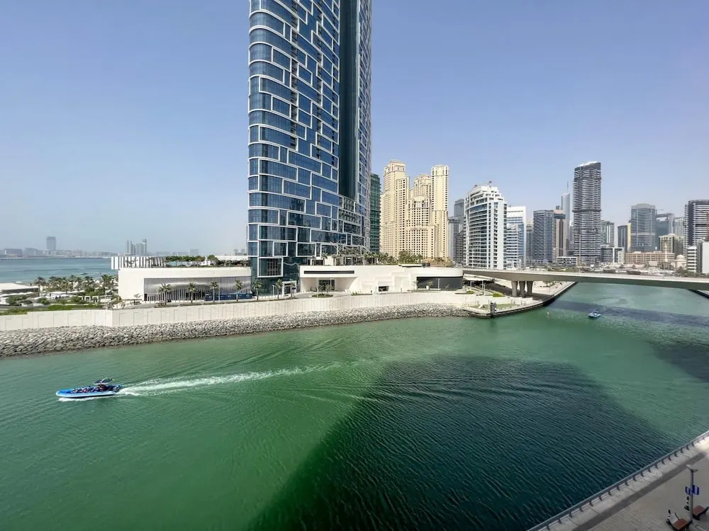 Дубай: Unit 209 52 42 Tower 1