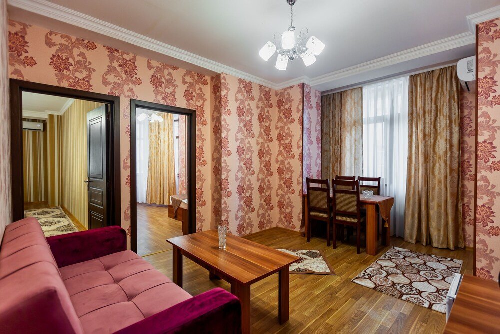 Баку: Rose&Crown Hotel