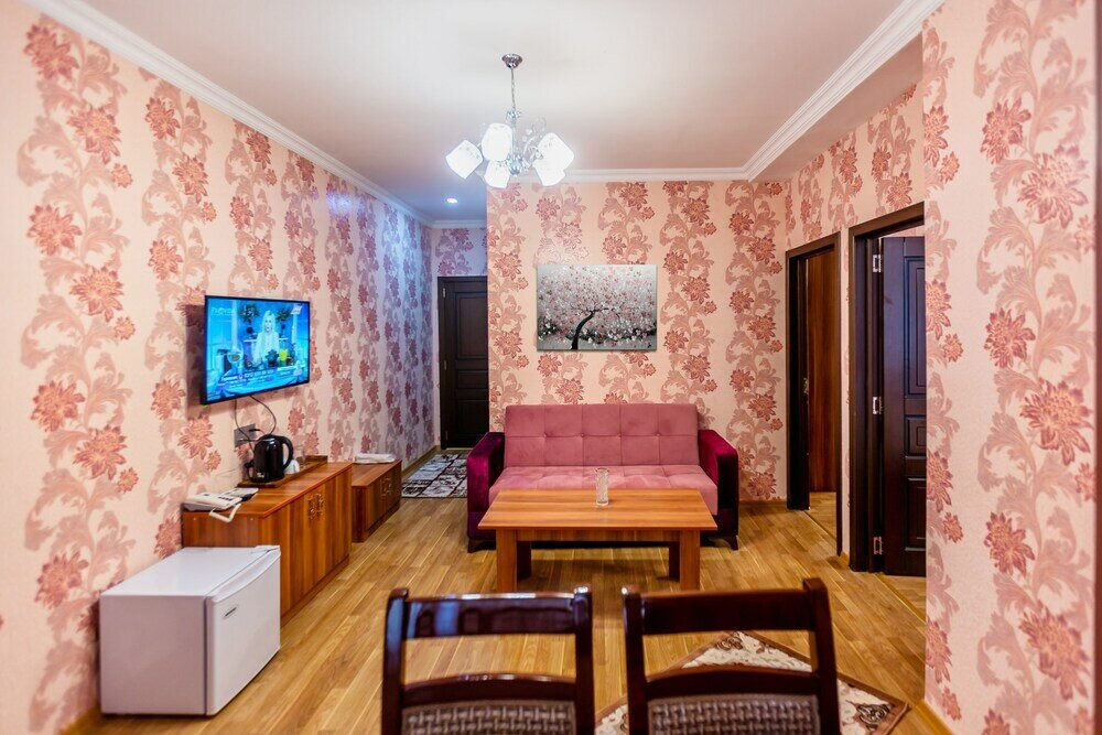Баку: Rose&Crown Hotel