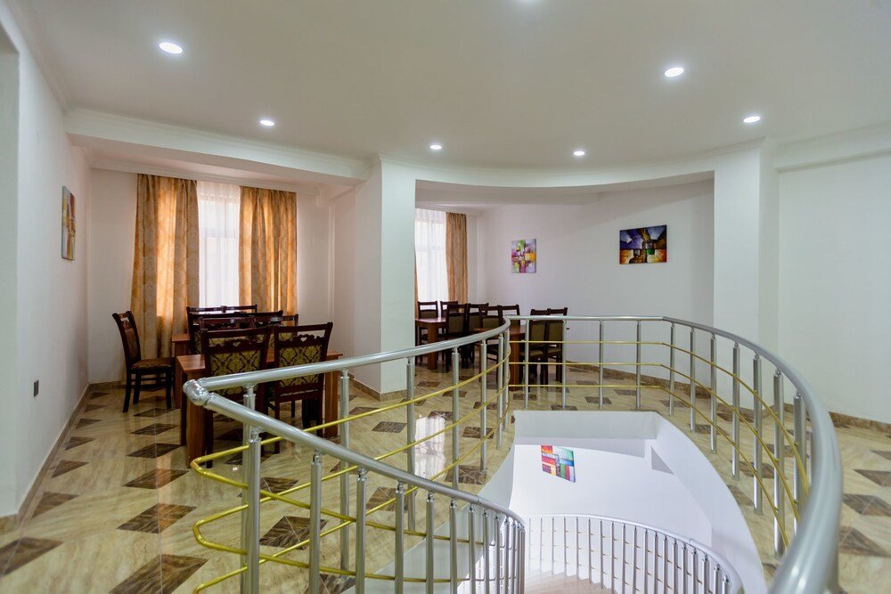 Баку: Rose&Crown Hotel