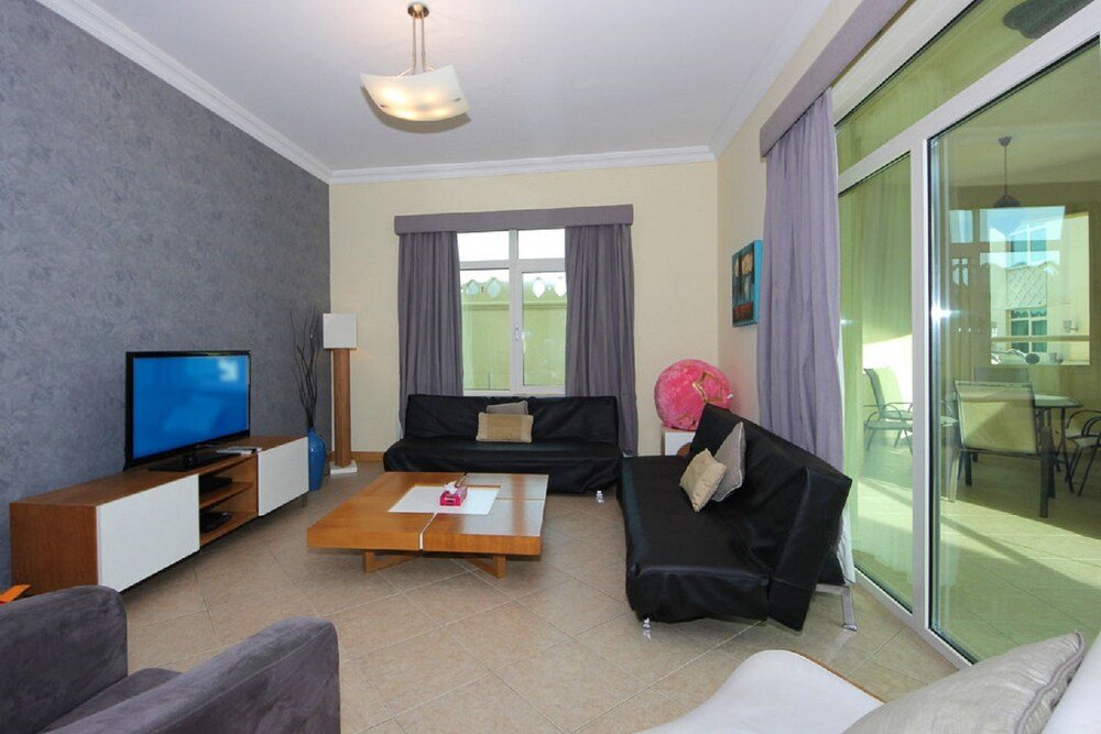 Дубай: Private Beach Shoreline Luxurious Apartment