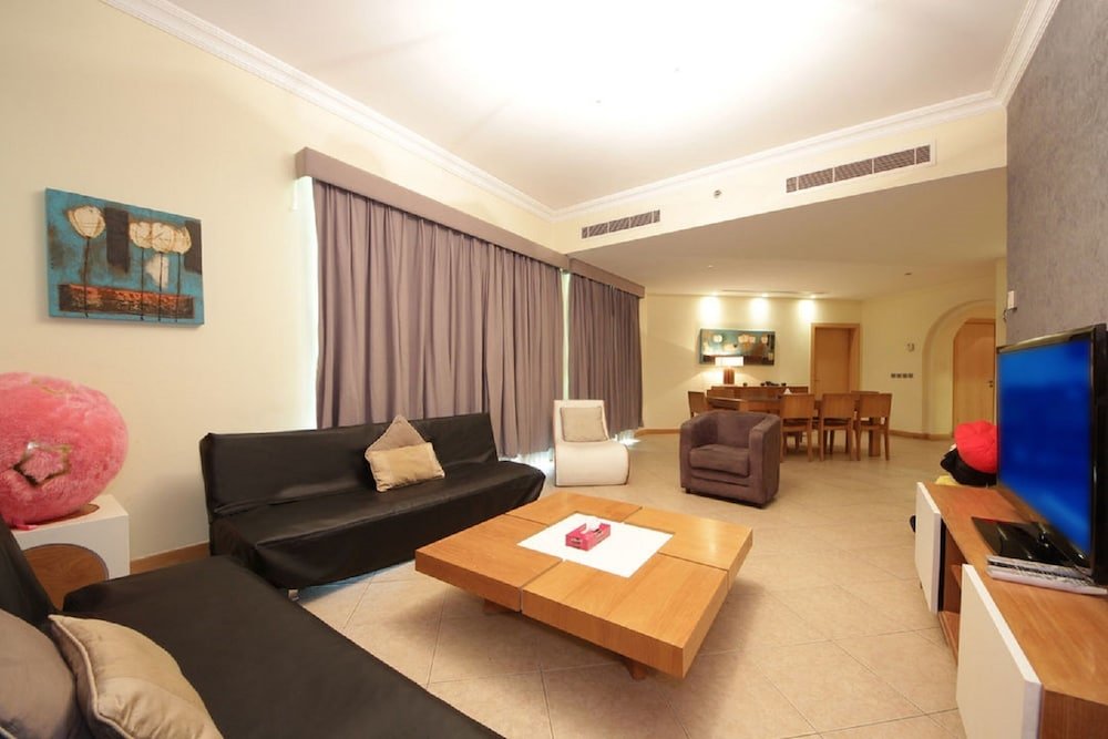Дубай: Private Beach Shoreline Luxurious Apartment