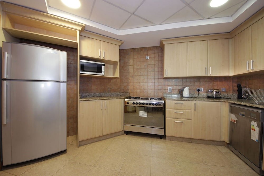 Дубай: Private Beach Shoreline Luxurious Apartment