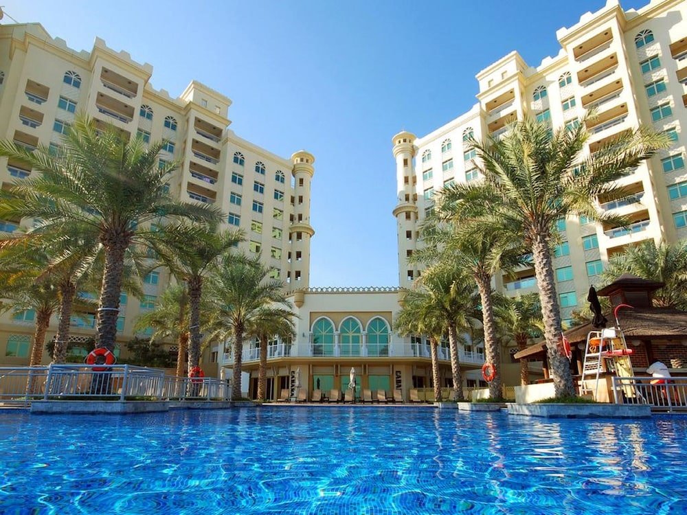 Дубай: Private Beach Shoreline Luxurious Apartment