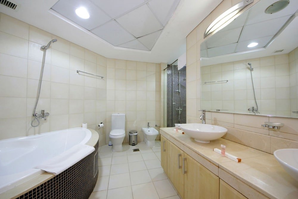Дубай: Private Beach Shoreline Luxurious Apartment