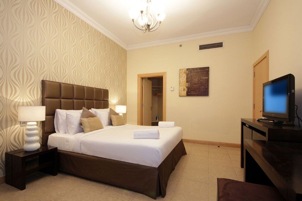 Дубай: Private Beach Shoreline Luxurious Apartment