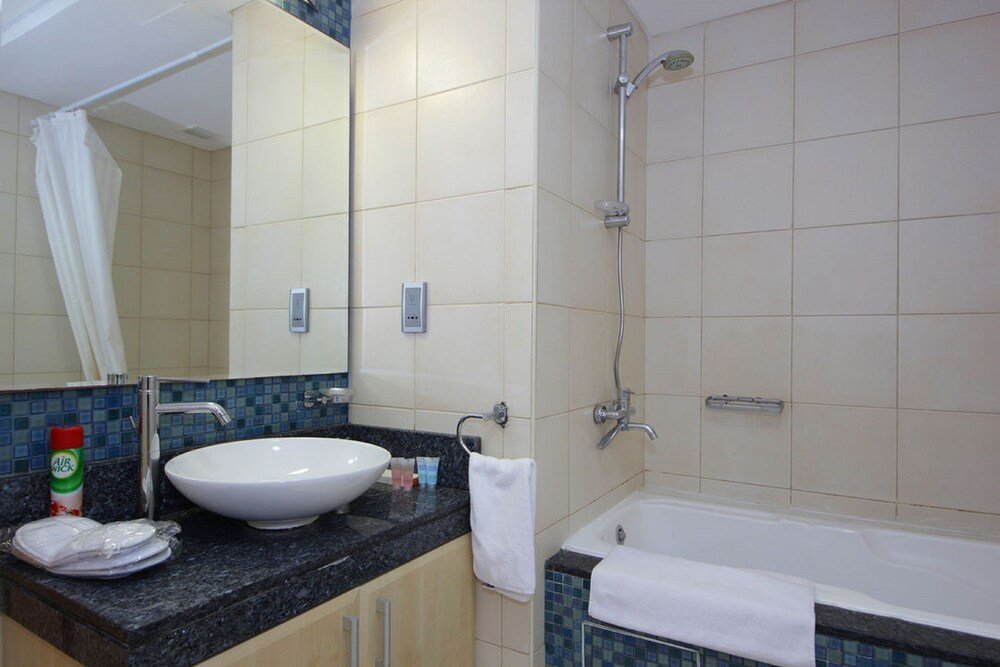 Дубай: Private Beach Shoreline Luxurious Apartment