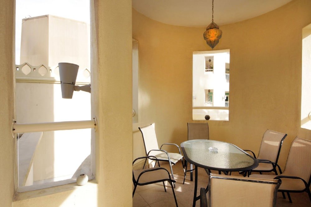 Дубай: Private Beach Shoreline Luxurious Apartment