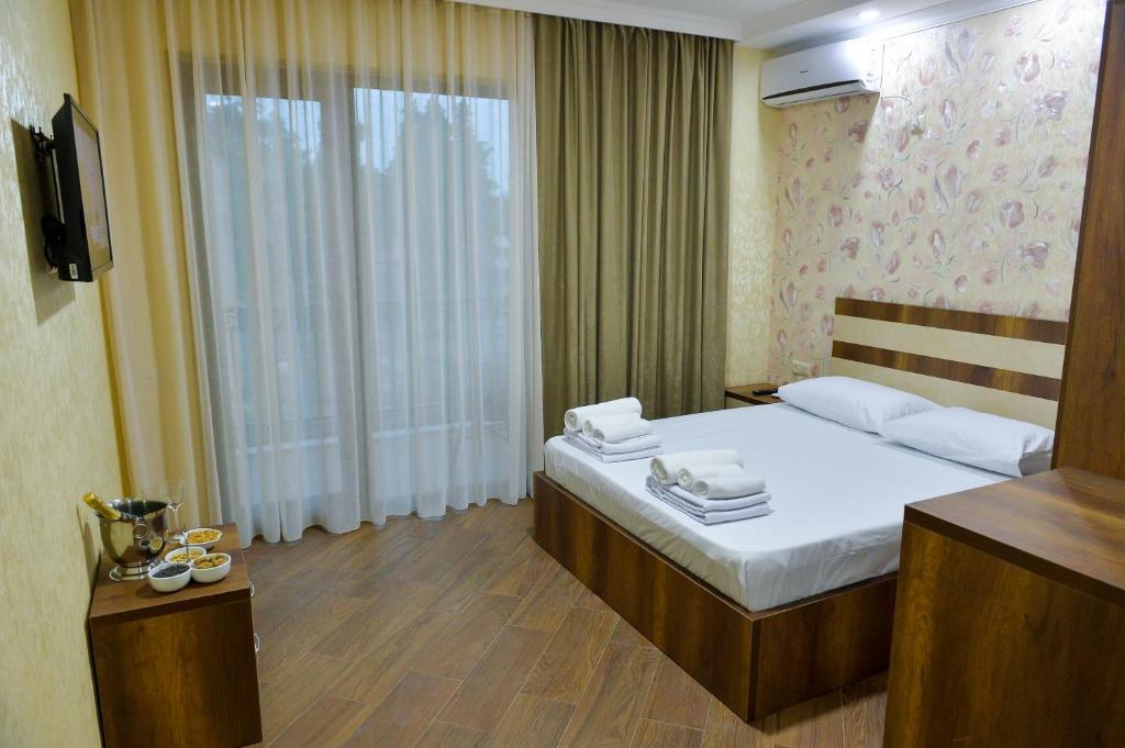 Уреки: Hotel Lion