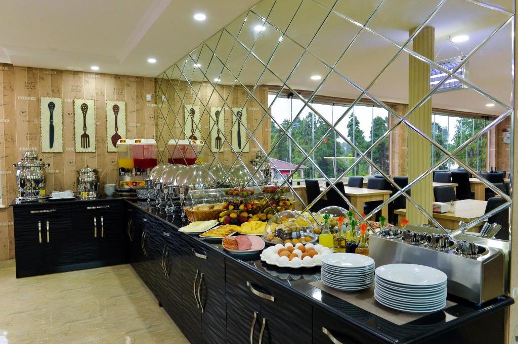 Уреки: Hotel Lion