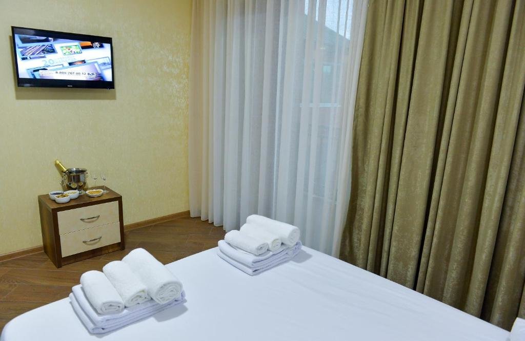 Уреки: Hotel Lion