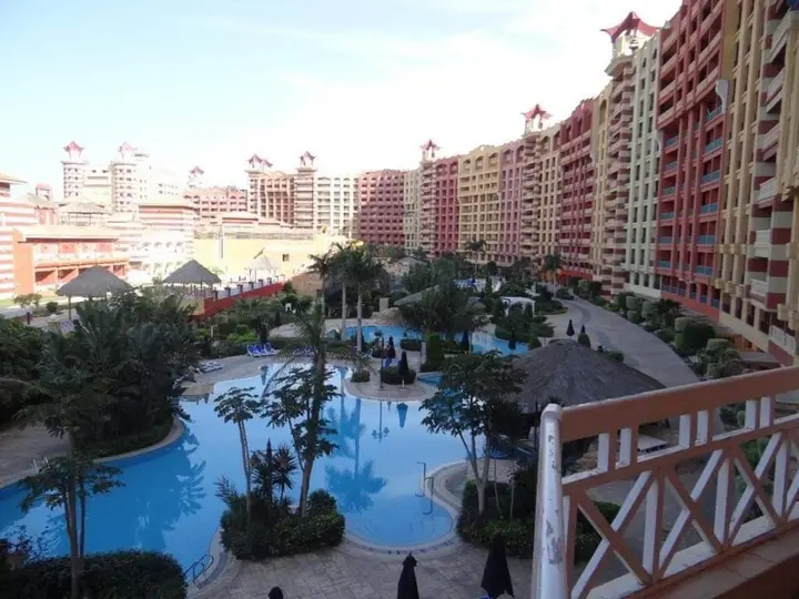 Эль-Аламейн: Patio suit, Porto marina