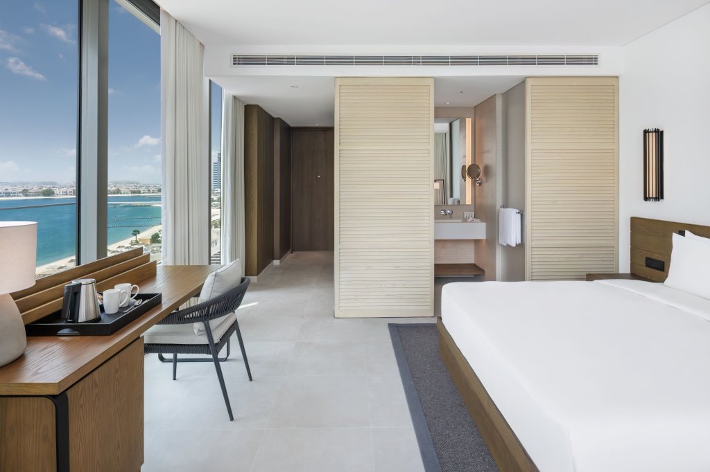 Дубай: Radisson Beach Resort Palm Jumeirah