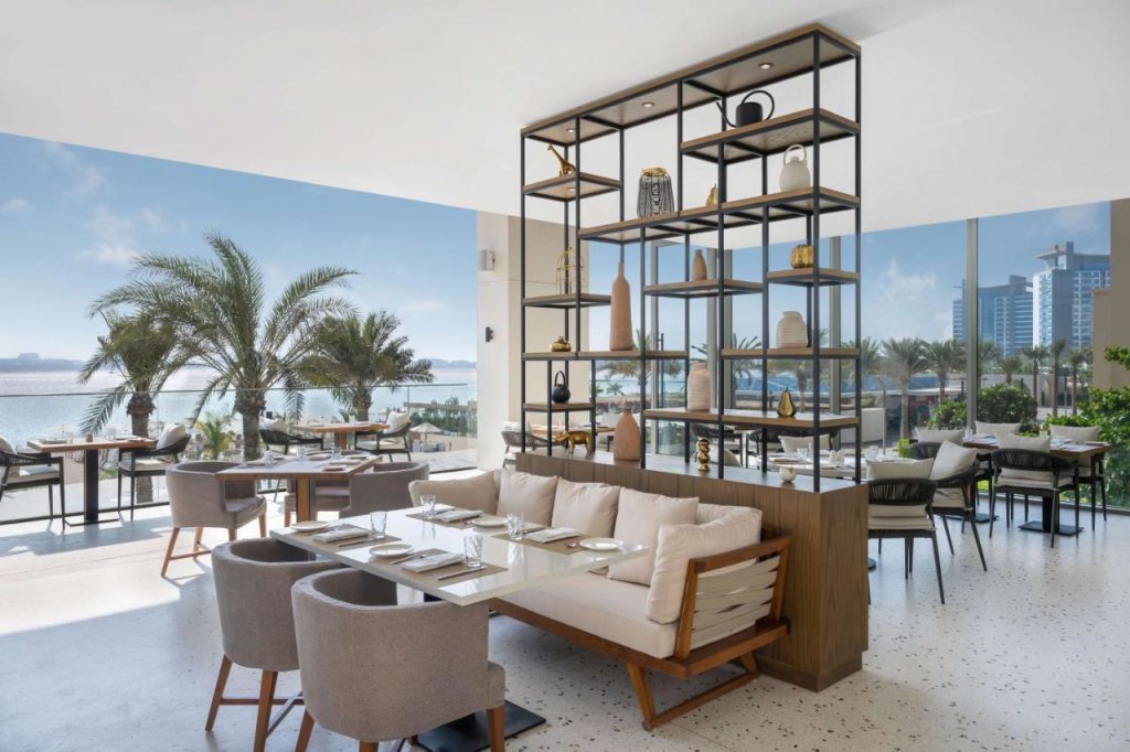 Дубай: Radisson Beach Resort Palm Jumeirah