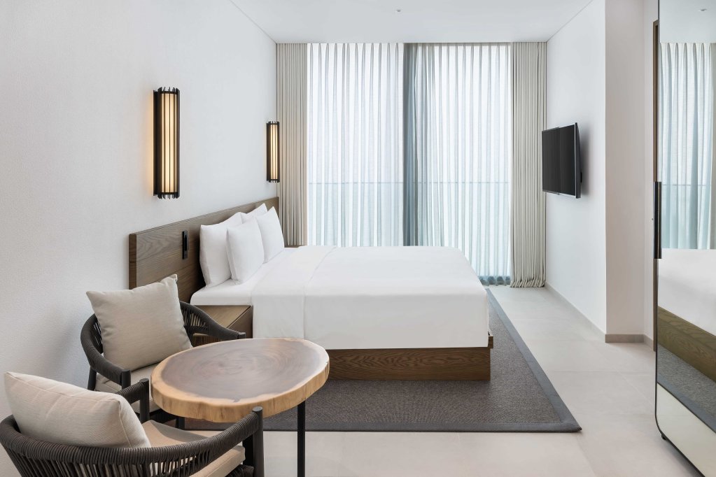 Дубай: Radisson Beach Resort Palm Jumeirah