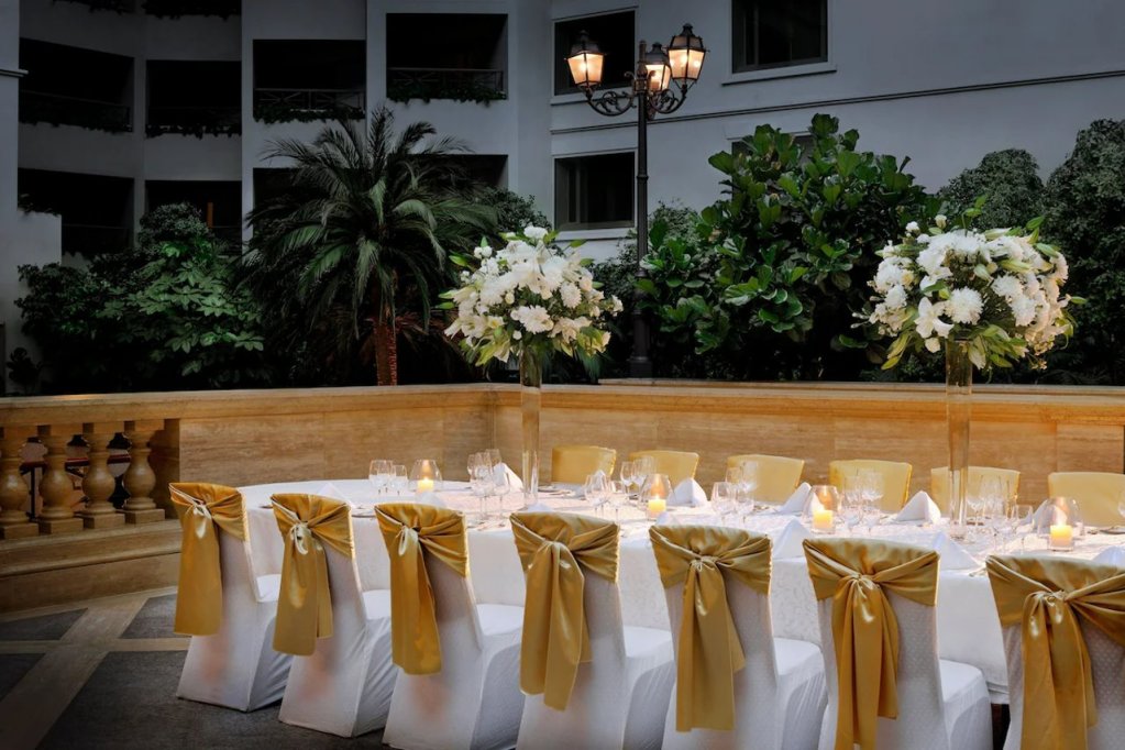 Дубай: The Bristol Hotel Dubai
