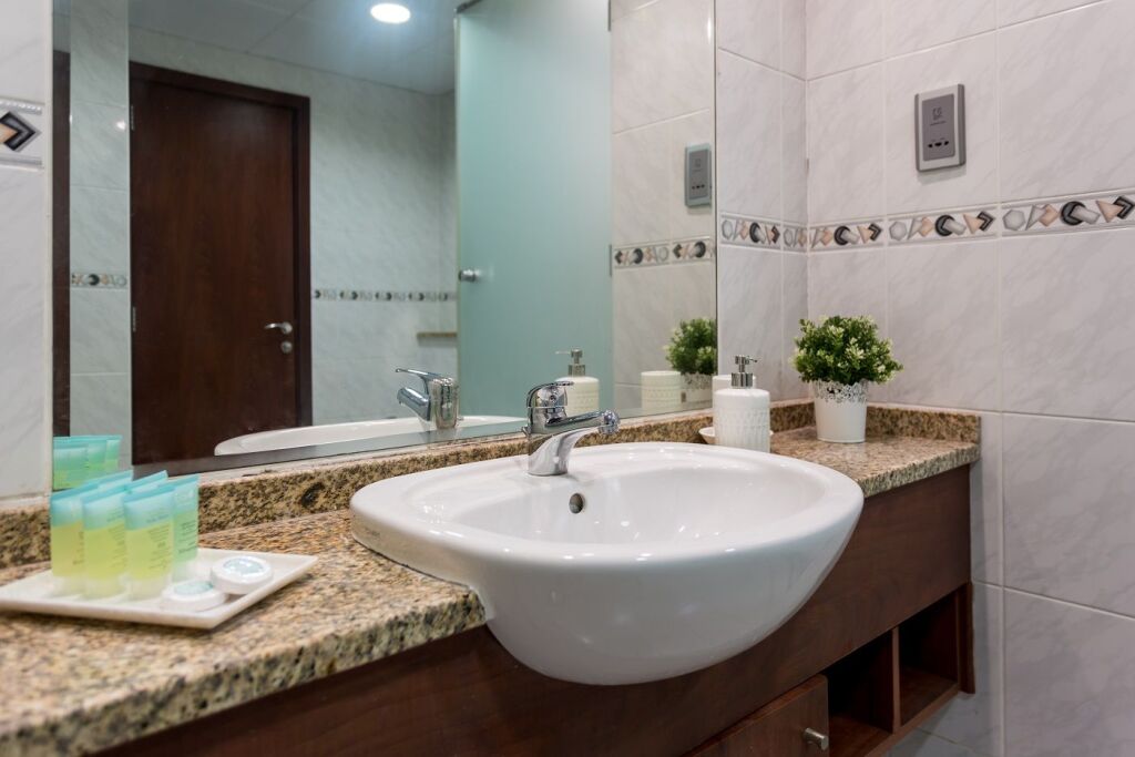 Дубай: Lake views from 2 bedroom apartment in JLT