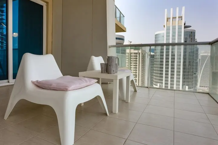 Дубай: Lake views from 2 bedroom apartment in JLT