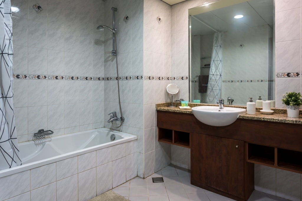 Дубай: Lake views from 2 bedroom apartment in JLT