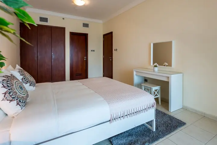 Дубай: Lake views from 2 bedroom apartment in JLT