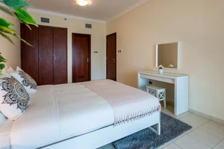 Дубай: Lake views from 2 bedroom apartment in JLT